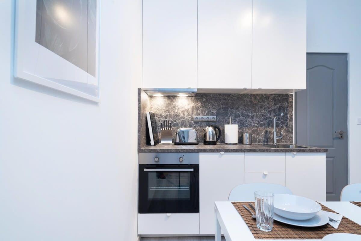 Ideal New In The Center Apartment
